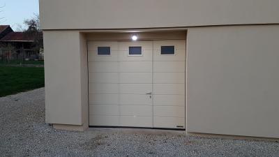 porte de garage sectionnelle avec portillon